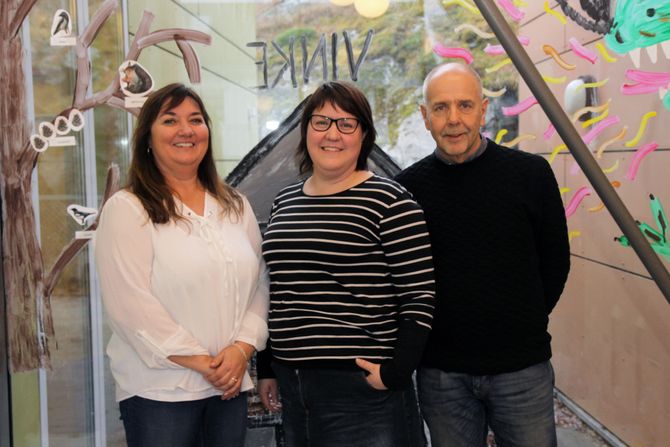Fra venstre: Utviklingssjef i Barnehagenett, Eva Heger, prosjektleder for utviklingsarbeidet i TIPP, Solveig Holter Tollefsen, og professor i pedagogikk ved Høgskolen i Østfold, Roger Sträng.