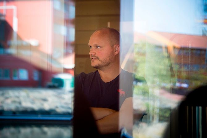 – Jeg har vært her i 23 år. Det er veldig positive folk her og jeg får holde på med det som jeg liker aller best, musikk og drama, sier verneombud og fagarbeider Kjetil Sørensen.