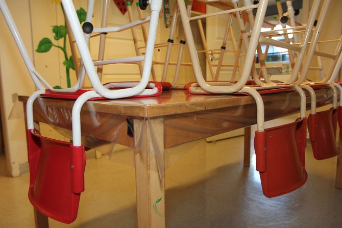 Det tok tid før de fant bordplast, eller plast på rull, uten ftalater eller parabener, men Jysk har, så nå kjøper alle barnehagene plastrullene der. Det handler også om å oppdra forhandlerne til å tilby miljøvennlige og giftfrie produkter.