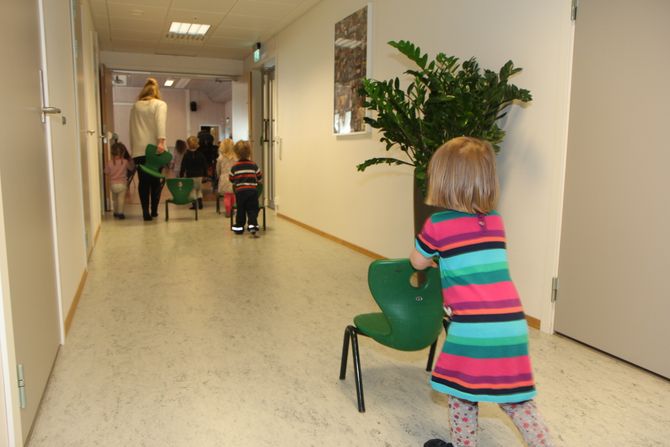 Felles glede: Sykehjemmet og barnehagen jobber sammen for å være livsgledesykehjem og livsgledebarnehage, hvor et av kriteriene der er organiserte besøk av barnehage en gang per måned. Men det har blitt mye mer enn det og barna ser på sykehjemmet som en naturlig forlengelse av barnehagen.