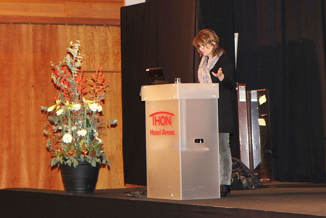 Professor Bente Eriksen Hagtvet ved Institutt for spesialpedagogikk på Universitet i Oslo, her på Barnehageforums konferanse "Det magiske språket".