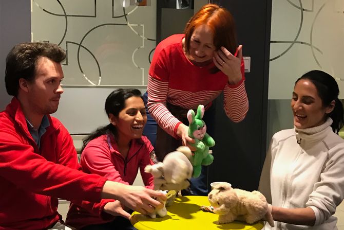 De som vil jobbe i barnehage, må være lekne. Drama- og rollelek står sentralt på flere av kursene i Alvens.
