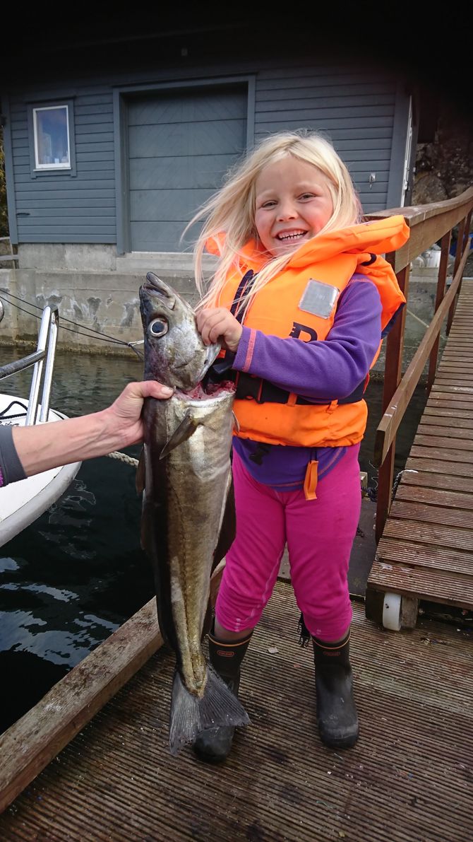 Nathalie fikk en flott lyr på fire kilo, og gjett om hun var stolt da pappaen hentet henne.