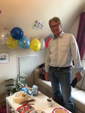 70-årsdagen til supervikaren Stein-Arve Karstad, gikk ikke upåaktet hen. - Han er hele barnehagens bestefar, sier daglig leder i Eventyrdalen barnehage, Monica. W. Basberg.