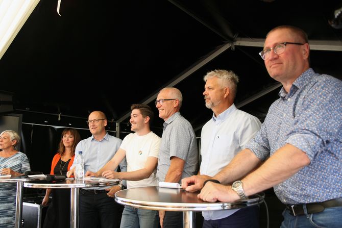 Debatterte hvilken kompetanse som er viktigst for fremtidens barnehagelærere. Fra venstre: Ordstyrer Birte Simonsen, forsker Lisbeth L. Skreland ved UiA, leder av Utdanningsforbundet Steffen Handal, Venstre-politiker Grunde Almeland, administrerende direktør i PBL Arild M. Olsen, direktør for KS Utdanning Erling Barlindhaug og KrF-politiker Geir Jørgen Bekkevold.