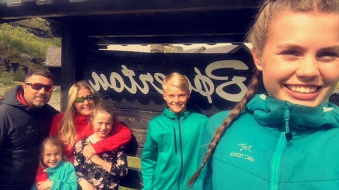Terrengsykkelpark, fisketur, bading i fjellvann, brevandring, fjellklatring, fotball, dansing og nye vennskap.