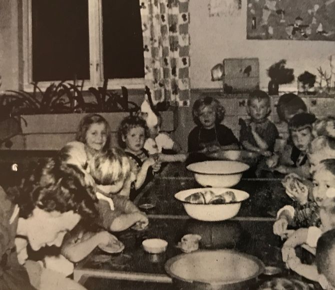 Barnehagen ble startet av Laila Roll Schjelderup i 1942.