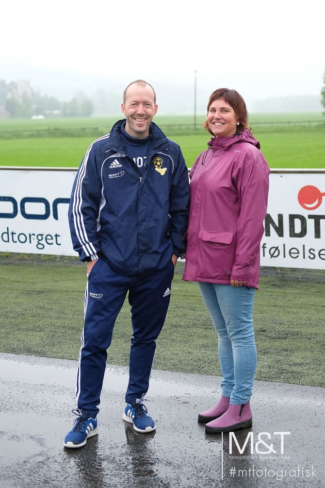 Jostein Wahl og Jennie Furulund fra Faaberg Fotballs Begeistringsutvalg er strålende fornøyd med gjennomføringen av Faaberg Mykid barnehage-NM.