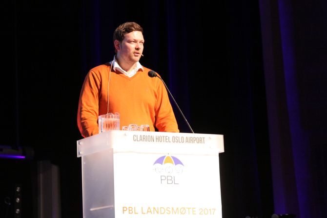 Kristian Roksvaag la frem rapporten fra Rambøll under PBLs landsmøte.