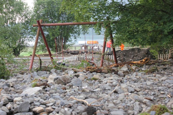 Da Brynsåa gikk over sine bredder i 2014 kom vannet helt inn i barnehagen og det ble store skader både innvendig og på uteområdet.