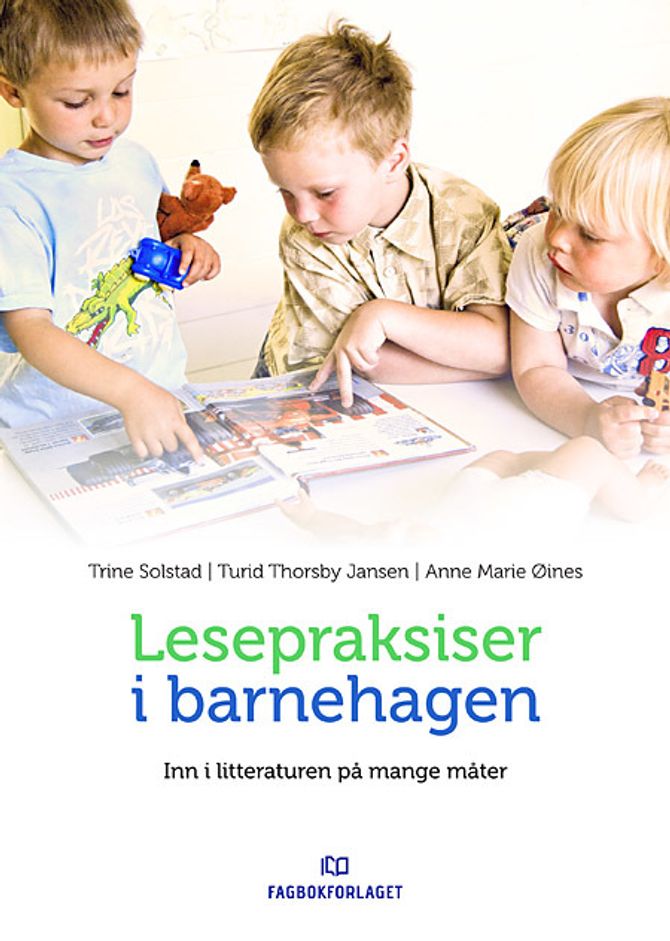 Boka «Lesepraksiser i barnehagen – Inn i litteraturen på mange måter» av Trine Solstad, Turid Thorsby Jansen og Anne Marie Øines.