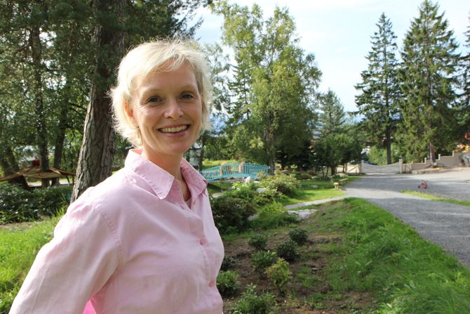 – Å jobbe i barnehage er et kreativt yrke. Men det er lett å miste kreativiteten oppe i alt annet. Det er kjempeviktig å beholden den siden ved oss og jobben i live, sier Edith Krohn Marleau som er eier av Krohnstad montessoribarnehage.