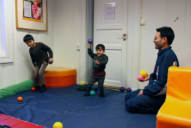 Yaser Ali er glad for aktivitetstilbudet på Disen Gård Kanvas-barnehage. – Det er et veldig bra sted for barna å leke, sier han.