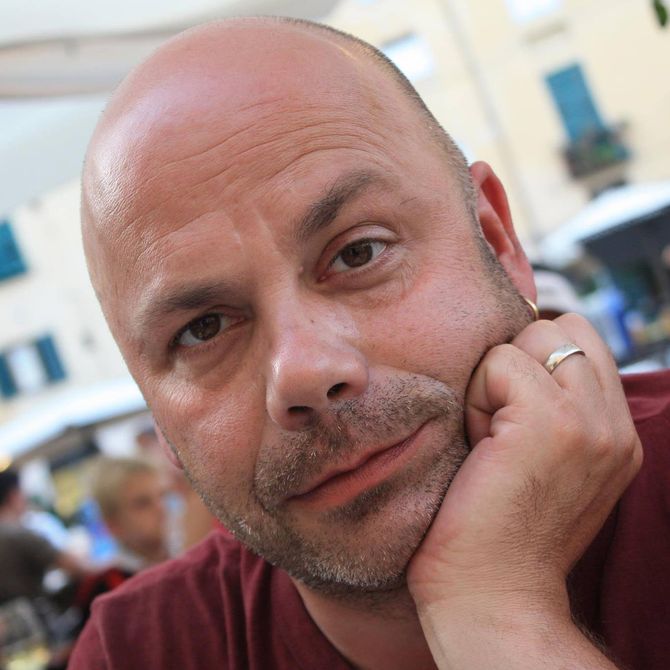 Glenn Kringlebotten er barnehagelærer og foredragsholder. Han jobber til daglig som mottaksleder ved Stord Mottakssenter.