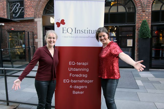 Herdis Palsdottir (venstre) og datteren Dora Thorhallsdottir grunnla EQ Institue sammen i 2006. Palsdottir er utdannet barnehagelærer, spesialpedagog og familieterapeut, og har blant annet skrevet boken «Relasjoner med barn» og er medforfatter til barnebokserien om «Maya».