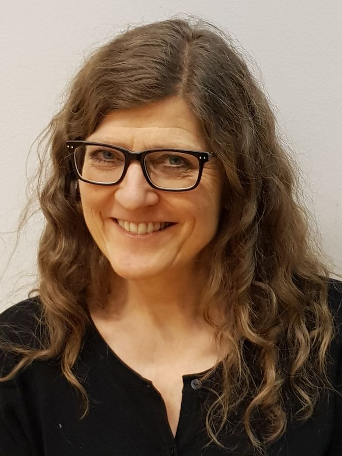 Hanne Værum Sørensen er førsteamanuensis i pedagogikk på barnehagelærerutdanningen ved Høgskulen på Vestlandet, Bergen, og underviser på master i barnehagekunnskap.