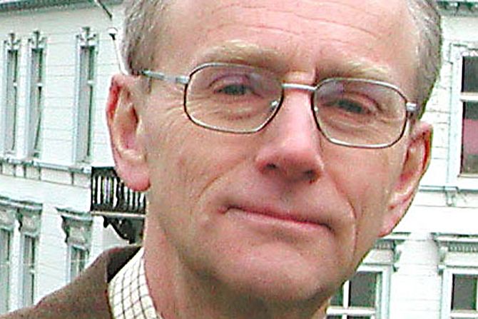 Støtter Helleland. Professor i forvaltningsrett ved Universitet i Bergen, Jan Fridhjof Bernt.