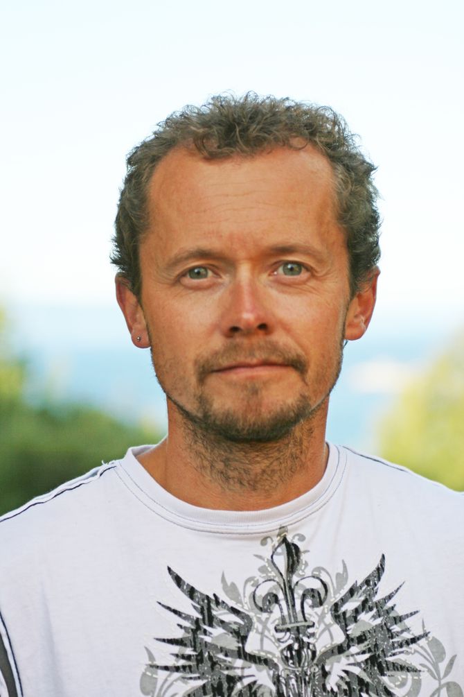 Frode Thorjussen er høyskolelektor ved Steinerhøyskolen og medlem av styret i Steinerbarnehageforbundet. Han er også en av initiativtakerne til aksjonen "Barnehageopprør 2016".