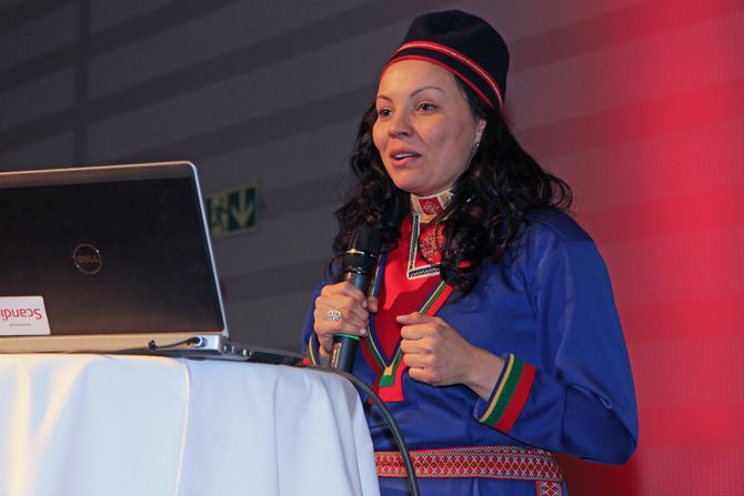 FUB-medlem Miriam Paulsen på talerstolen under FUBs foreldrekonferanse Tråante 2017.