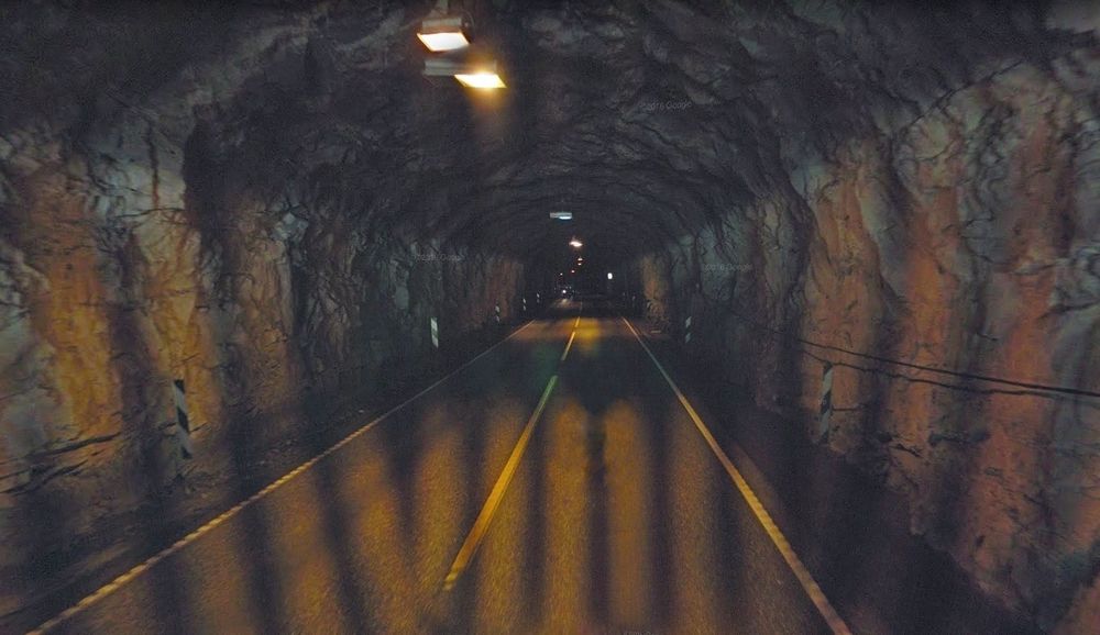 Dette er Beitlatunnelen i Vaksdal kommune. Mye rart skal skje hvis ikke den og Langhelletunnelen blir oppgradert av Flage Maskin fra nabokommunen Voss