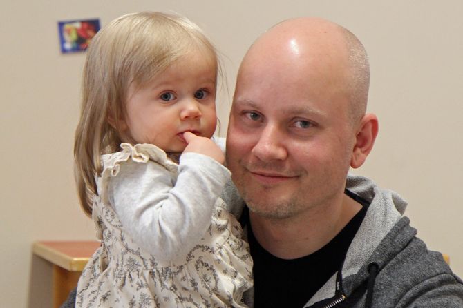 Lilly er 13 måneder gammel. - Vi søkte i fjor, men da var det fullt i barnehagene, sier pappa Øyvind Sørensen.