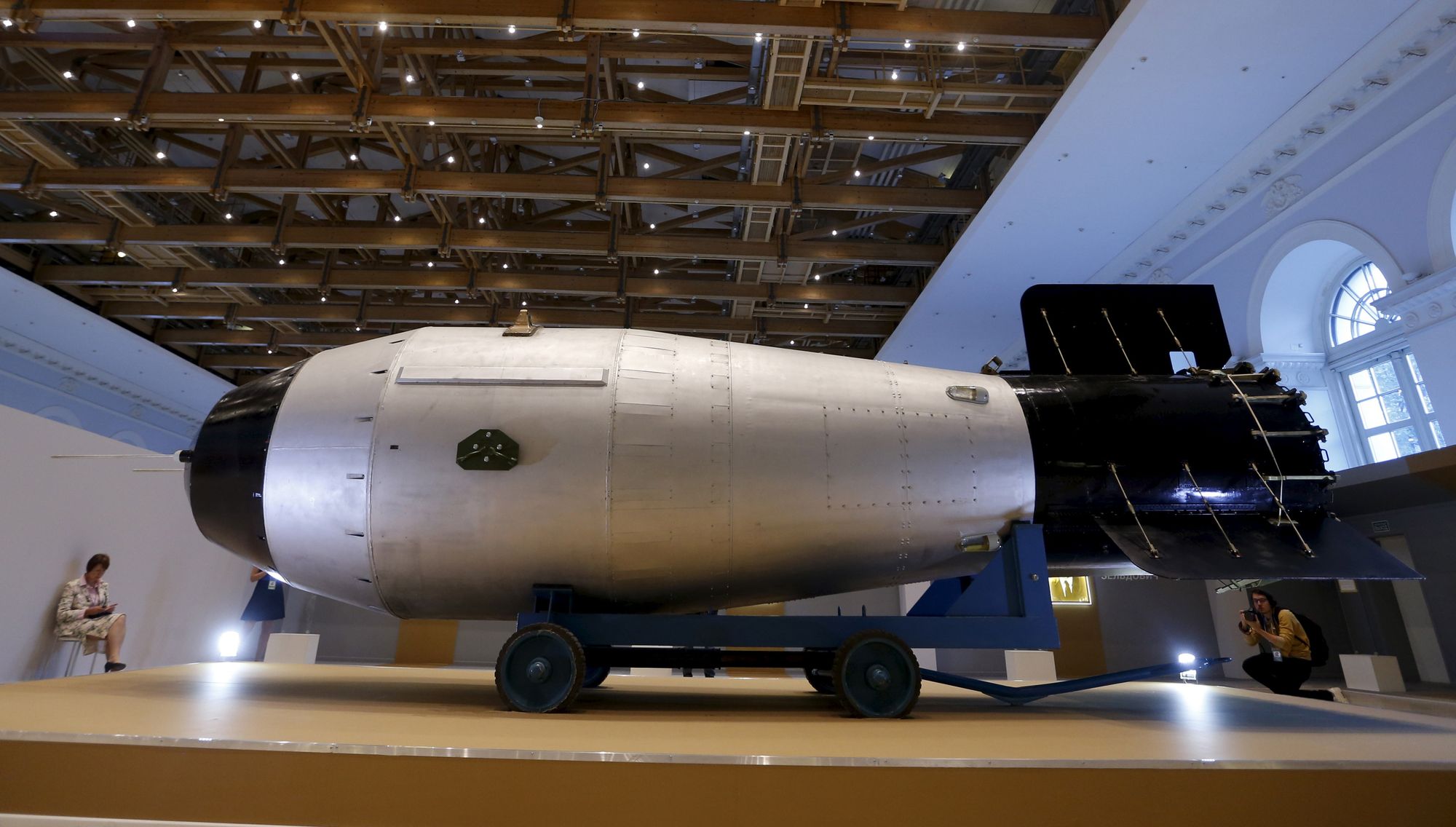 Replika av Tsar-bomben (AN602/RDS-220), det kraftigske atomvåpnet som noen gang har blitt detonert. Her avbildet under en utstilling i Moskva i 2015.