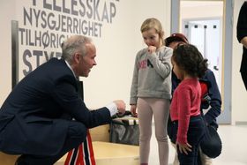 Dette var Jan Tore Sanners første besøk i barnehage etter at han ble kunnskaps- og integreringsminister.