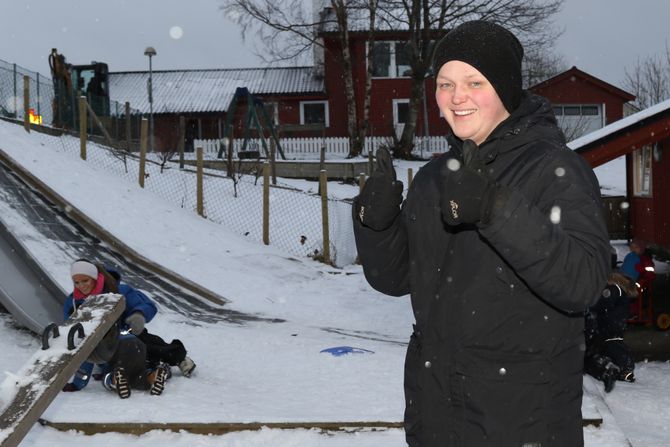– Eg vil absolutt anbefale andre gutar å velje barnehage, seier Adrian Mulehamn (19).