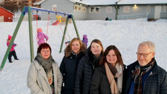 Universitetsbarnehageprosjektet i Tromsø. Fra venstre fagleder Laila Østgård i Lunheim barnehage, andreårsstudent Camilla Henriksen, prosjektleder Silje Rossvoll Kvande, enhetsleder fastlandet nord Gørill Nilsen og studieleder ved barnehagelærerutdanninga Helge Habbestad og .