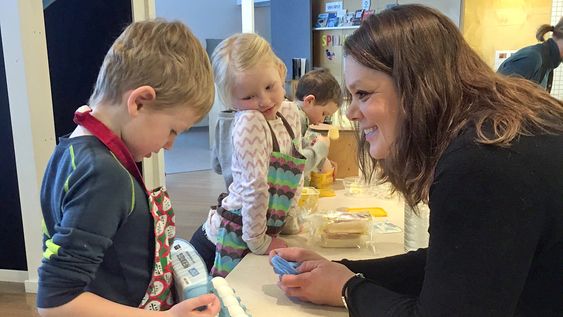 Pia Katarina Halvorsen, daglig leder i Den blå appelsin Kanvas-barnehage.