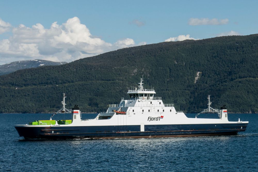 Fergen &quot;Lifjord&quot; trafikerer fergesambandet Lavik-Oppedal på europavei 39. Sambandet krysser Sognefjorden fra Lavik i Høyanger kommune til Ytre Oppedal i Gulen kommune.Foto: Paul Kleiven / NTB scanpix