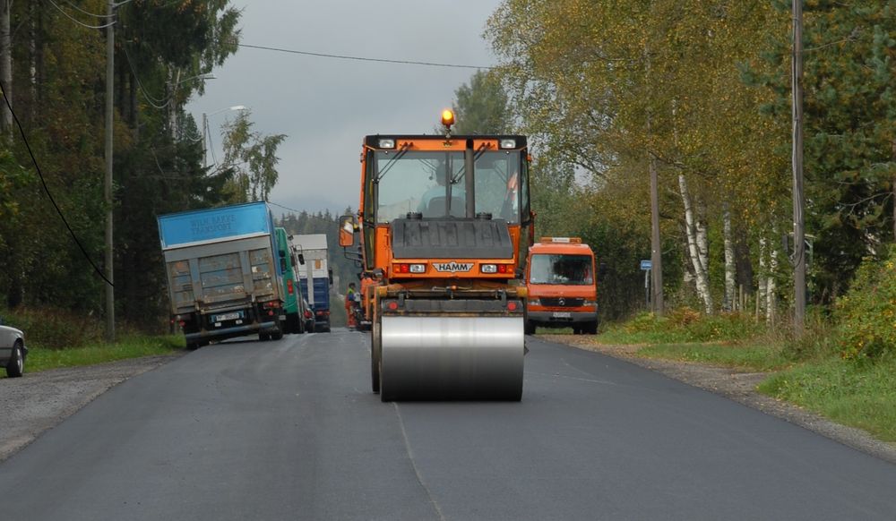Vegvesenet skal legge drøyt 80 mil med skinnenende ny asfalt på Østlandet i år