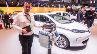 Renaults Fabrice Martin under bilmessen i Genève.