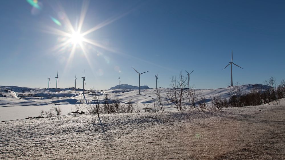 Støybegrensningen for norsk vindkraft er utformet slik at det i gjennomsnitt ikke skal overgå 46,4 dB.