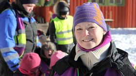 Barnehagedagen i Bodø. Kunstutstilling i fjøsen ved Nordland kultursenter. Sølvi Dahl, pedagogisk leder i Asphaugen barnehage.