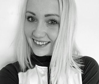 Mia Moen Røli er nyutdannet fra barnehagelærerutdanningen ved Nord universitet, og fikk nylig pris for beste bacheloroppgave.