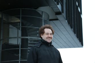 UiO-professor Roman Vitenberg ser en lys framtid for blokkjeder - langt der framme.