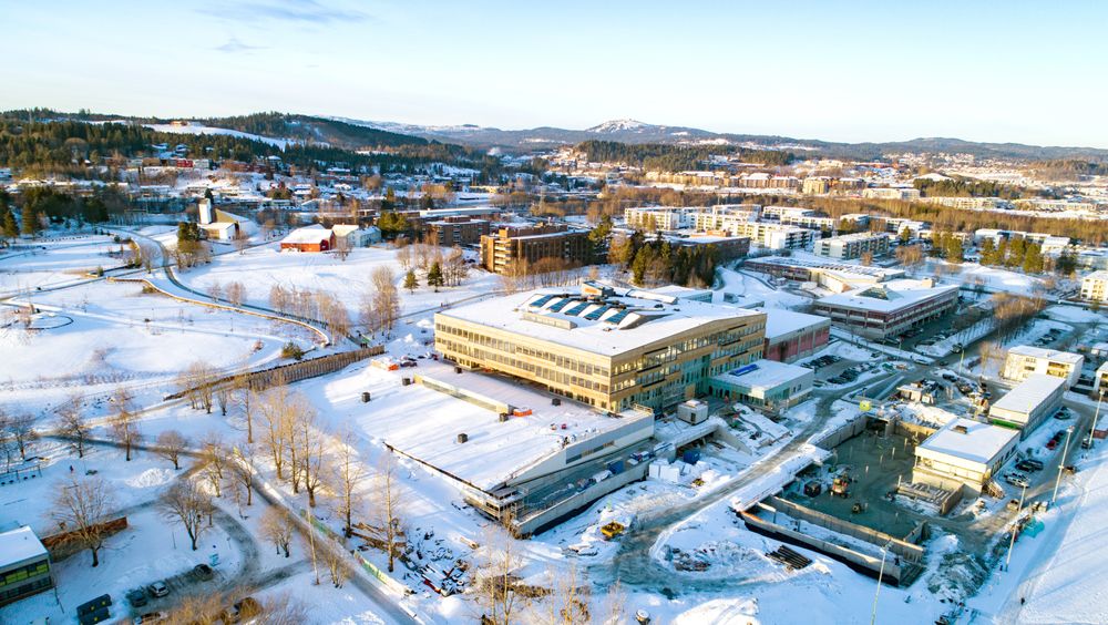 Moderne og energieffektivt: Nye Heimdal videregående skole får en lang rekke energismarte løsninger. Målet er at skolen skal bli det mest energieffektive undervisningsbygget i Norge. Det bygges også en flerbrukshall som blir liggende under jorda.