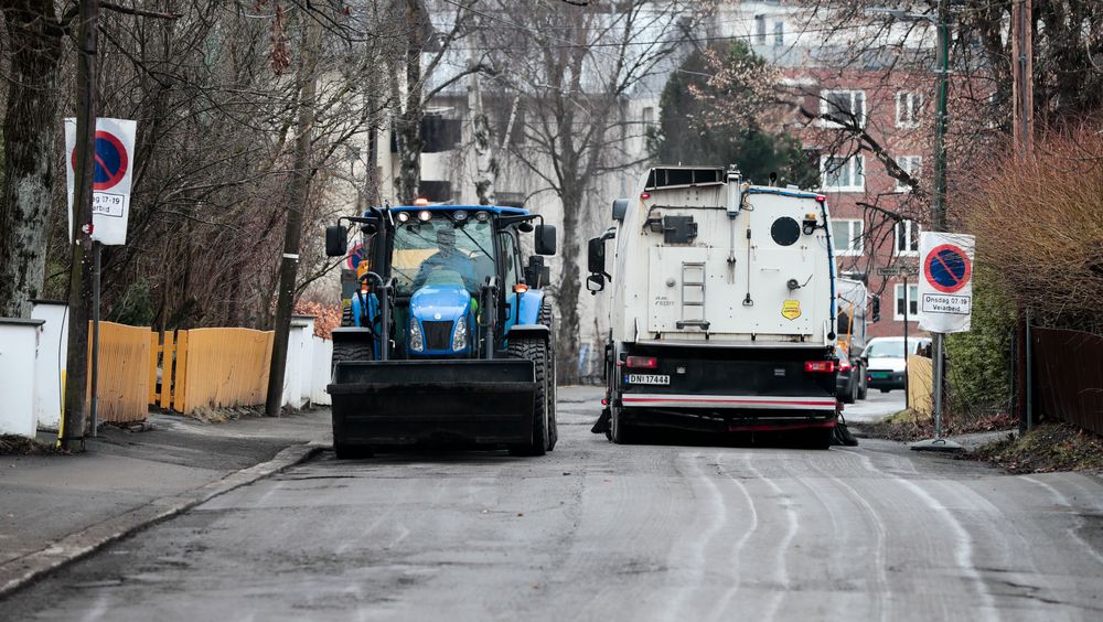 Oslos gater blir ryddet og vasket for grus.