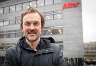 Ansvarlig redaktør og adm. dir Jan Thoresen i SOL.no - her utenfor Aller Medias lokaler på Hasle i Oslo.