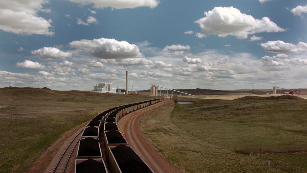 Kulltog nær Dry Fork Station, et kullkraftverk i Gilette, Wyoming i USA.