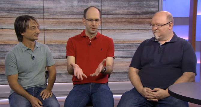 Windows-direktør Joe Belfiore, nettsky- og AI-direktør Scott Guthrie og teknologidirektør Kevin Scott, alle i Microsoft, under en virtuell pressekonferanse i forrige uke.