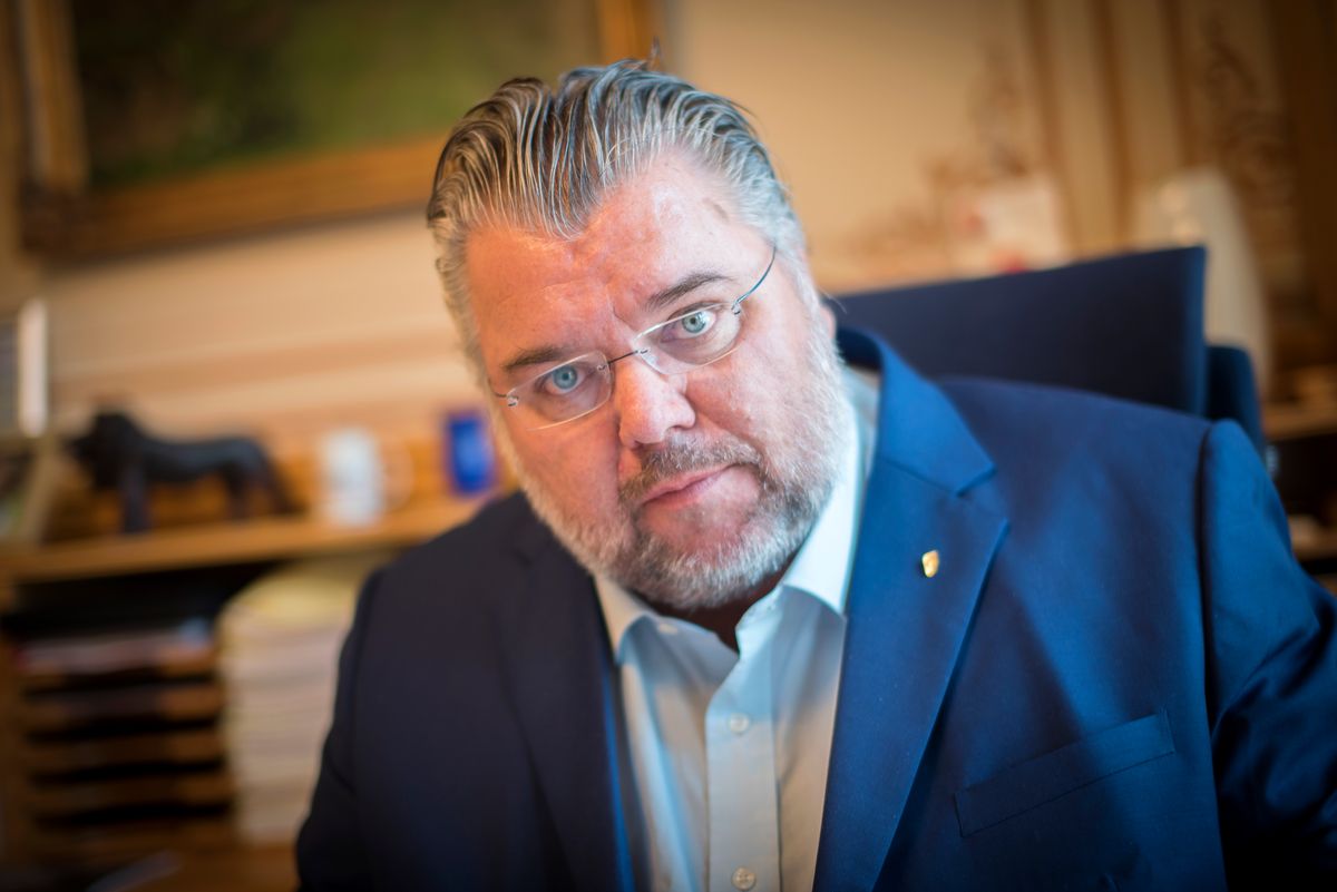 Junior jente dating førsteårsstudent gutt College