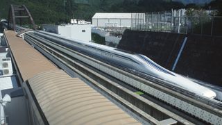Et JR Central maglev-tog i L0-serien under testing på testbanen i Yamanashi i 2013.
