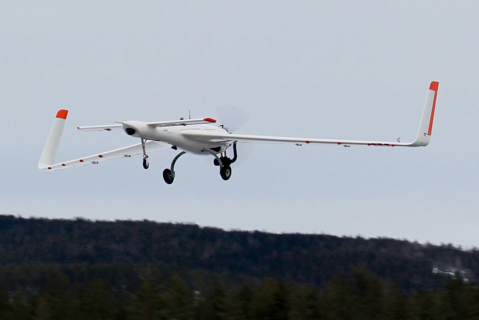 Slik ser dronen FX-450 ut. Den skal testes i de klimatisk utfordrende områdene rundt Svalbard. 