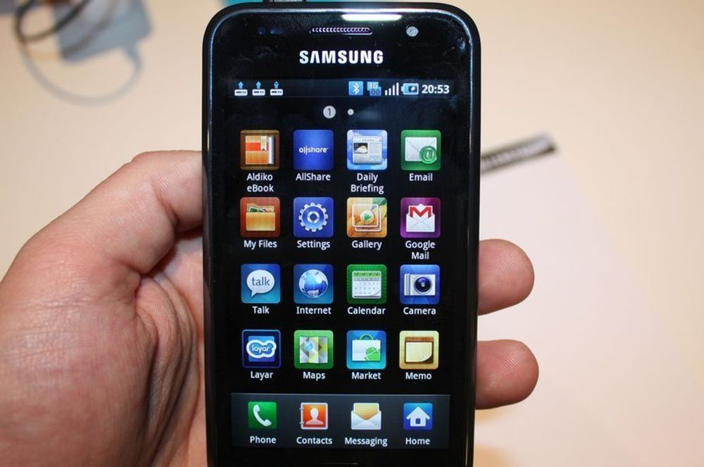Stridens kjerne er den første modellen i Samsungs Galaxy S-serie, i9000, som ble lansert i 2010.