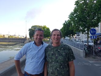 Danske Ingeniøren møtte Joost de Kruijf (v) og Ronald Soemers (h) rett ved Dronning Louises Bro, hvor det var god mulighet til å oppleve den danske sykkelkulturen.