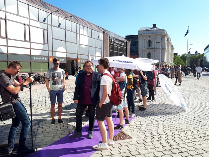 Det var lang kø da Telia lanserte Oneplus 6 i Norge.
