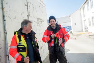 Far og sønn Milan og Oscar Markovíc startet med å bygge avanserte undervannskameraer. Nå har de laget det som kanskje er verdens sterkeste undervannslys.