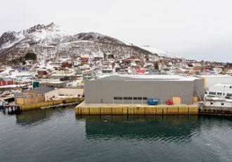 Tradisjonsrikt: Det er ikke uten symbolsk betydning at den nye fiskefabrikken på Myre i Vesterålen bygges på samme tomt som bygdas gamle hjørnesteinsbedrift, anlagt i 1957 med sterk statlig støtte.